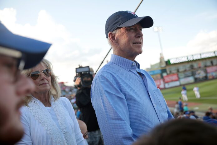 1280px-Jill_Biden_&_Joe_Biden_-_48252485696
