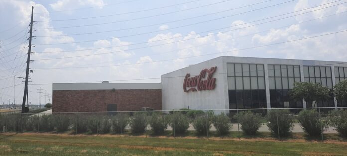1280px-Coca-Cola_bottling_Monroe_LA_09