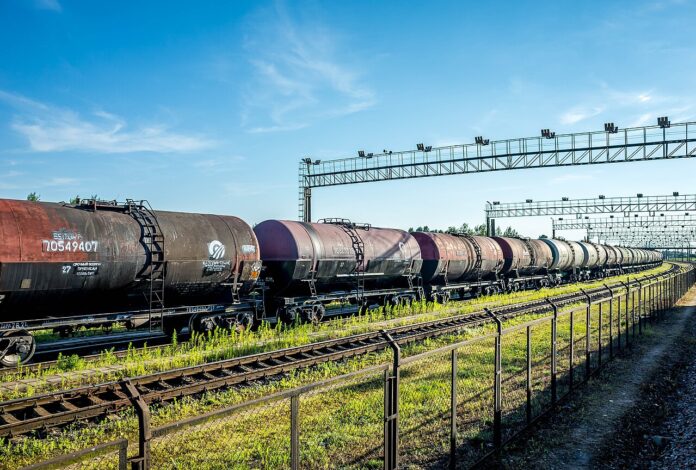 1280px-Russian_oil_tankers_parked_at_a_rail_station_(18272206730)