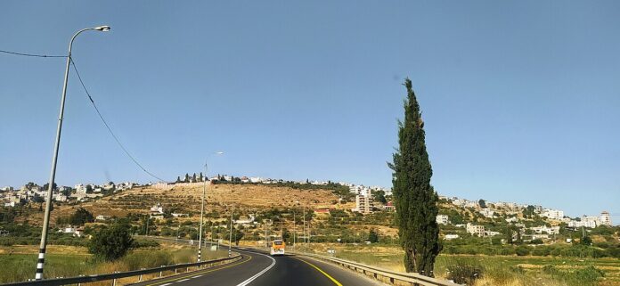1280px-Sinjil_02