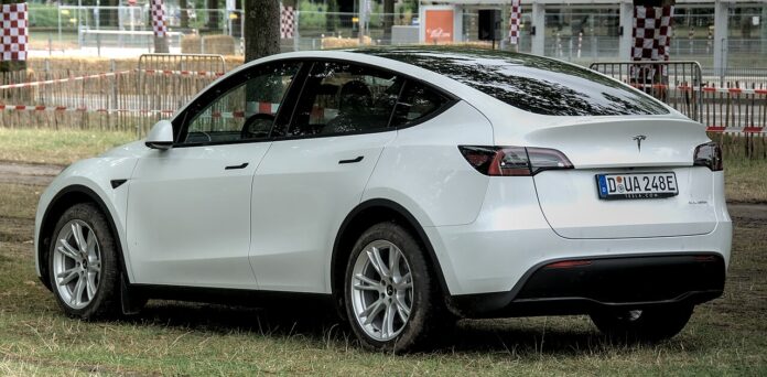 1280px-Tesla_Model_Y_Classic-Days_2022_DSC_0118