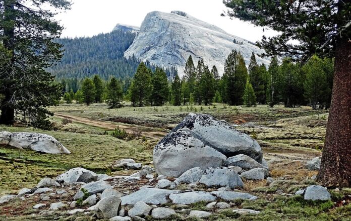 1280px-A_Land_of_Granite,_Lembert_Dome,_Yosemite_NP_5-15_(25770995343)