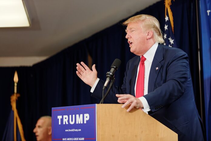 1280px-Donald_Trump_Laconia_Rally,_Laconia,_NH_by_Michael_Vadon_July_16_2015_03