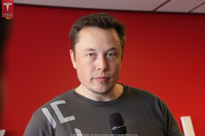 1280px-Elon_Musk_(12271223586) Elon_Musk