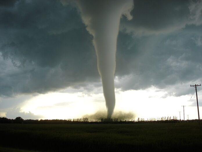 1280px-F5_tornado_Elie_Manitoba_2007