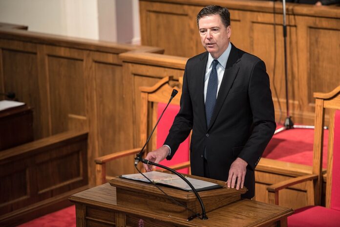 1280px-FBI_Director_Speaks_on_Civil_Rights_and_Law_Enforcement_at_Conference_(27182463191) FBI Director James Comey