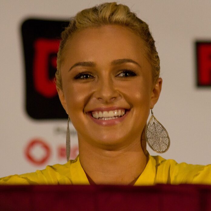 1280px-Hayden_Panettiere_in_2011_09_(cropped) Hayden_Panettiere