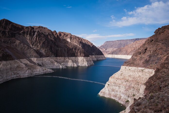 1280px-Lake_Mead_and_its_bathtub_ring_upstream_of_Hoover_Dam,_Black_Canyon,_Arizona–Nevada Lake_Mead