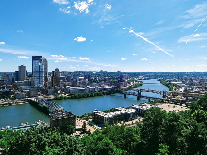 1280px-Pittsburgh_Skyline_from_the_Upper_Incline_Overlook