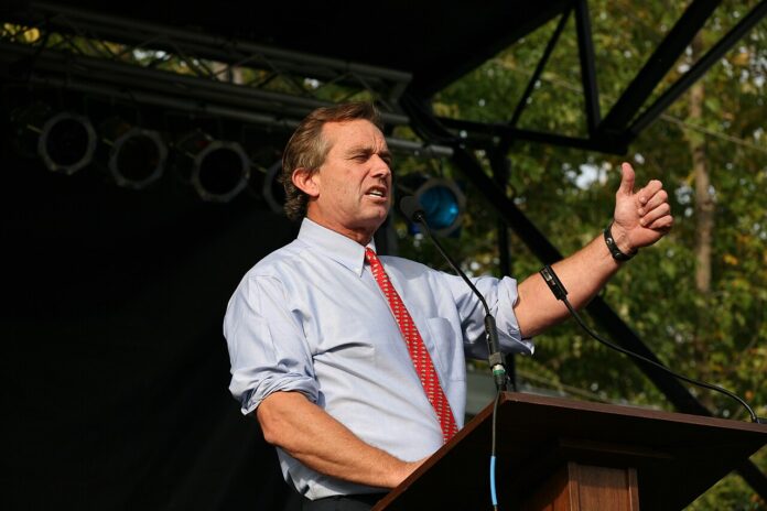 1280px-Robert_Kennedy_Jr._speech_3 Robert_Kennedy_Jr