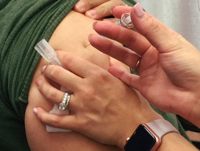 A_woman_receives_the_seasonal_influenza_vaccine_(flu_shot)._Credit-_NIAID_(31028518766)