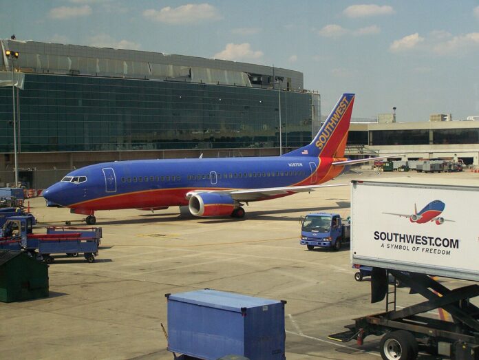 Philadelphia_International_Airport,_Terminal_D&E,_N387SW