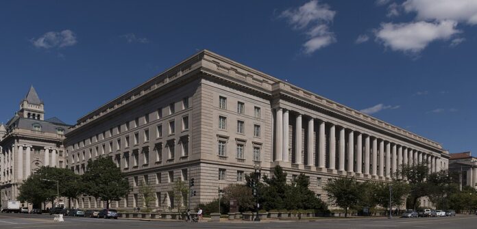 The_Internal_Revenue_Service_Building,_located_in_the_center_of_the_Federal_Triangle_complex_in_Washington,_D.C_LCCN2013634106