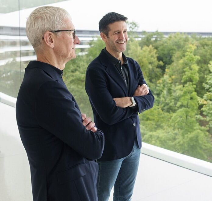Tim_Cook,_John_Ternus_and_Roberta_Metsola_-_20260528_(EP-206032A) (1) John Ternus